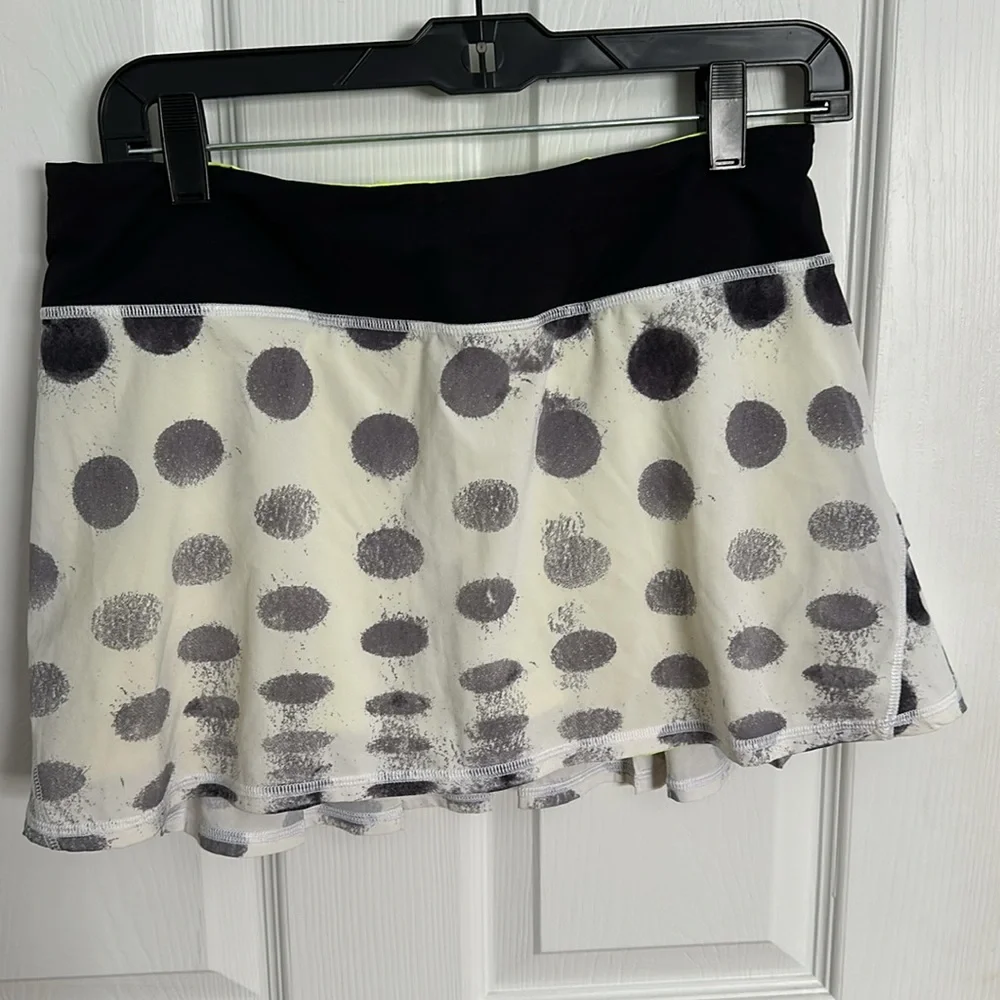 Lululemon Pacesetter Tennis skirt- 6 reg - Picture 2 of 4